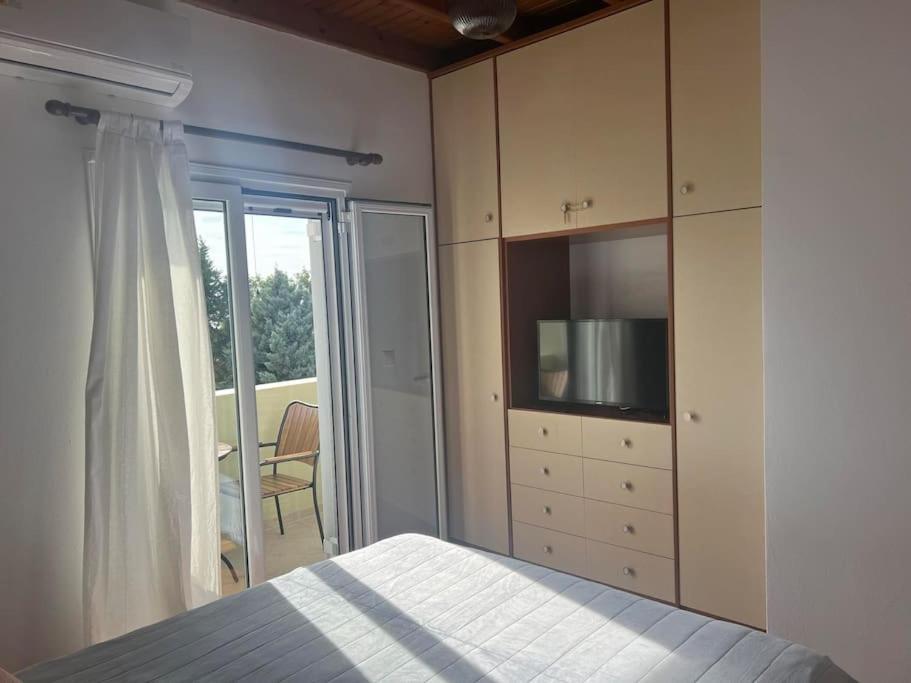 Perdika's Cove, Spacious Sea View Family