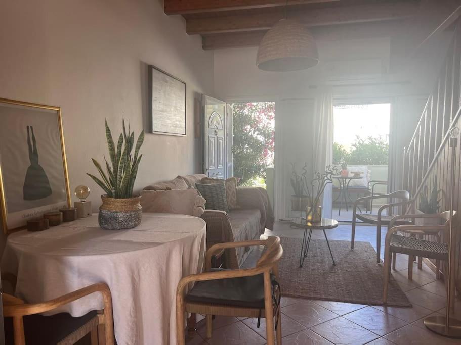 Perdika's Cove, Spacious Sea View Family Apartment